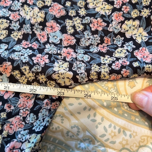 Vince Camuto Floral Tie 3/4 Sleeve Crew Neck Blouse - Picture 7 of 10